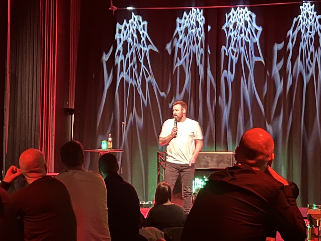 Standup på Larris-scenen